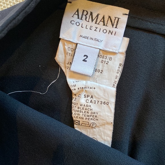 Black stretch wool Armani skirt with pleat details in the back - Picture 4 of 6